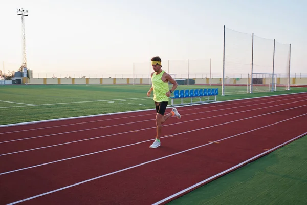 Young Man Training Running New Red Tracks — Stock Photo, Image