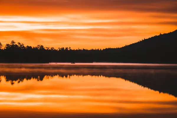 Puesta Sol Sobre Lago Las Montañas — Foto de Stock