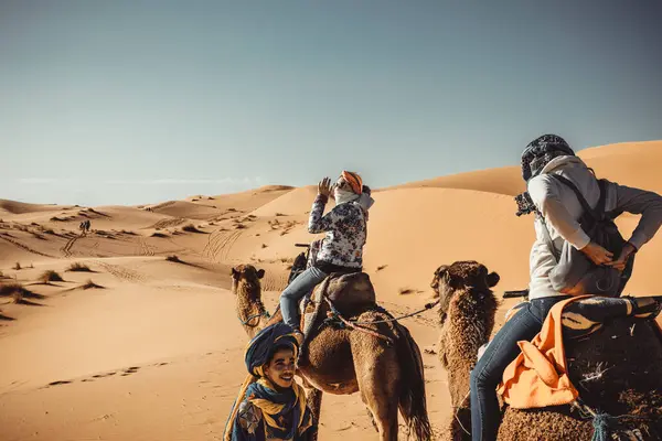 Merzouga Sahara Marruecos Detalles Del Desierto Con Dromedarios —  Fotos de Stock