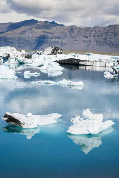 Lindo Lago Glacial Com Icebergs Flutuantes Vatnajokull National Park Islândia — Fotografia de Stock