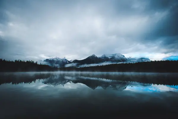 Landscape Lake Reflection Mountains Nature Background — Stock Photo, Image