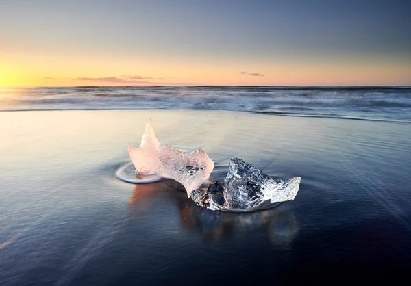 Clear Majestic Ice Chunk Cast Wet Sandy Beach Ocean Sunset — Stock Photo, Image