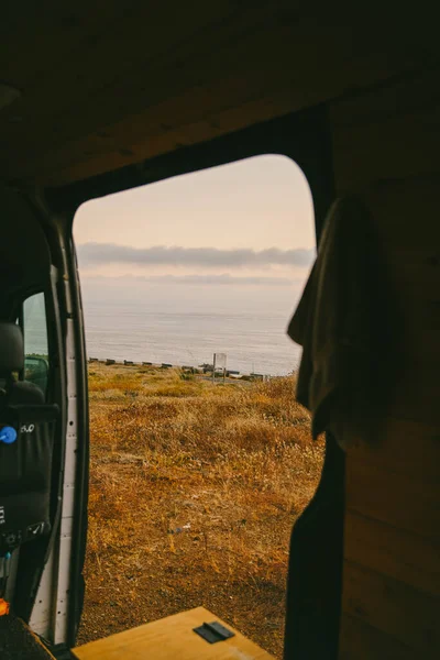 Utsikt Över Havet Över Klippor Från Dörren Till Husbil Baja — Stockfoto