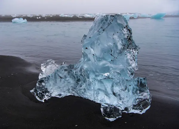 Restes Échoués Iceberg Sur Une Plage Noire Dans Sud Islande — Photo