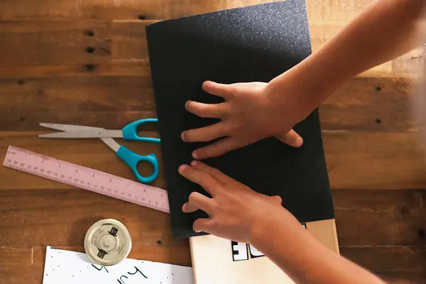 Middle Schooler Boy Applying Grip Tape His Skateboard — Stock Photo, Image