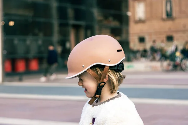 Little Girl Years Old Helmet Crying Skate Park — Stock Photo, Image