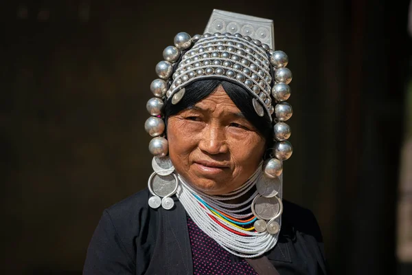 Retrato Senhora Tribo Akhu Perto Kengtung Mianmar — Fotografia de Stock