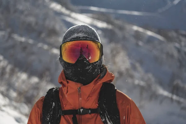 Uomo Che Indossa Occhiali Sci Durante Vacanze Inverno — Foto Stock