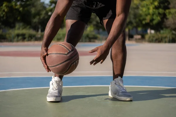 Cropped Basketball Player Doing Freestyle Dribbling Sports Ground — Fotografia de Stock