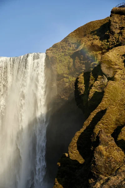 Stream Clean Water Falling Stony Cliff Cloudless Blue Sky Sunny — Stockfoto