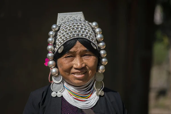 Retrato Senhora Tribo Akhu Perto Kengtung Mianmar — Fotografia de Stock