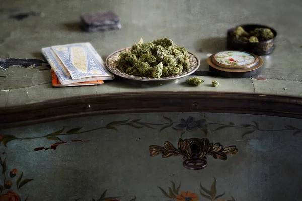 Marihuana Cogollos Cannabis Una Mesa Madera — Foto de Stock