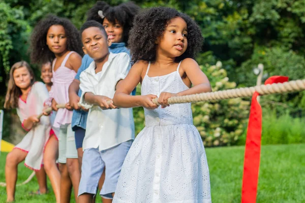 Remorqueur Guerre Avec Des Enfants — Photo