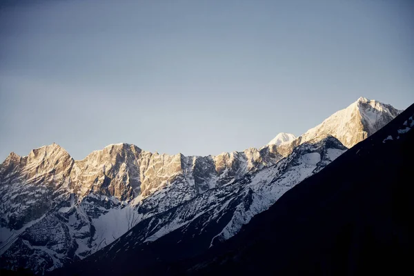 Gün Doğumunda Nepal Köyü Nün Isimsiz Tepelerinin Dağ Manzarası — Stok fotoğraf