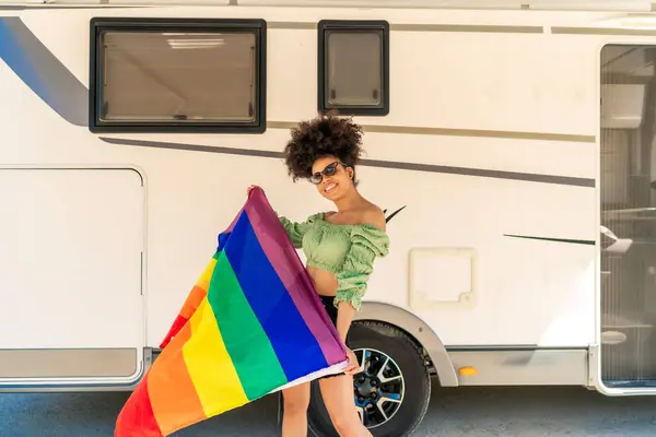 Vacker Afrikansk Kvinna Visar Lgbt Flagga — Stockfoto