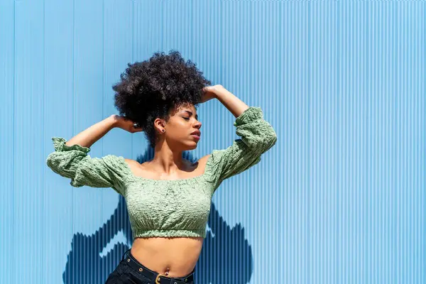 Fotografie Einer Frau Mit Afro Haaren — Stockfoto