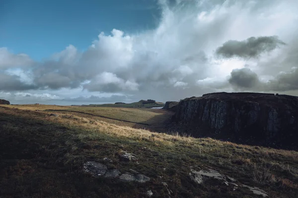Vast Landscape Fills Scene While Path Hadrian Wall United Kingdom — Stock Photo, Image