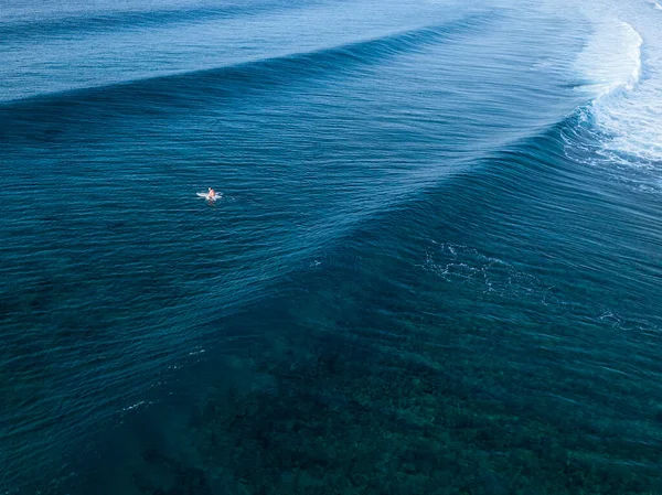 Vue Aérienne Océan Surfeur Sur Fond Nature — Photo