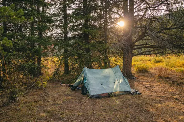 Camping Tent Een Zonnige Dag Natuur Achtergrond — Stockfoto
