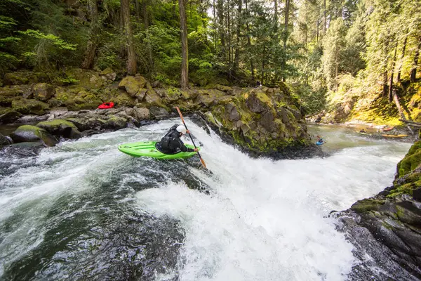 Kajakpaddling White Salmon Och Little White Salmon River — Stockfoto