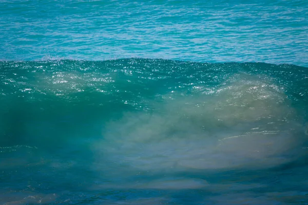 Framifrån Våg Turkos Färgat Vatten Vid Havet — Stockfoto