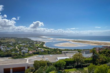 Plettenberg Körfezi, Keurboomsrivier ve Hint Okyanusu üzerindeki panoramik manzara, Güney Afrika