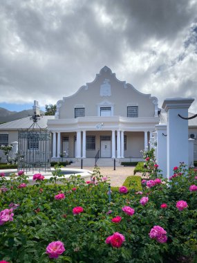 Franschhoek Belediye Binası, Güney Afrika Bulutlu gökyüzüne karşı