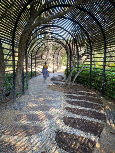 Paarl South Africa November 2019 Woman Dress Walking Structure Balau — Stock Photo, Image