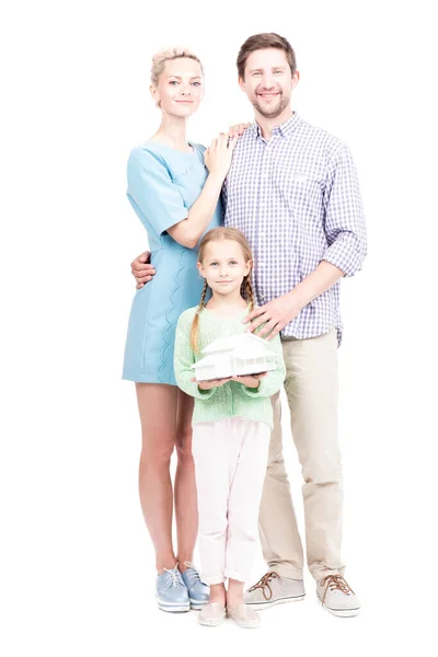 Rodina s modelem domu — Stock fotografie