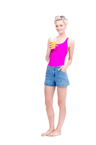 Donna sportiva che beve succo — Foto Stock