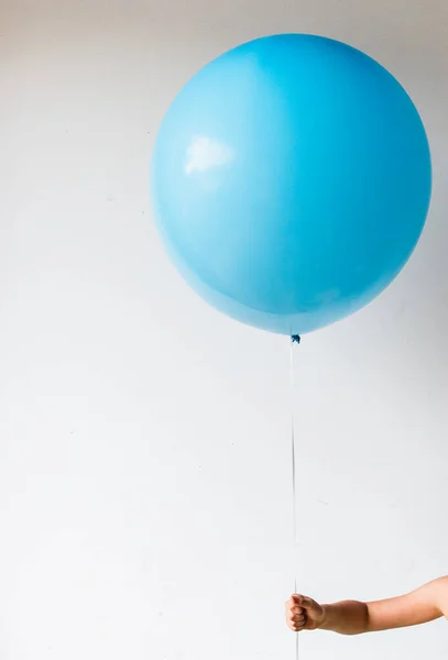 Крупним Планом Знімок Людини Тримає Купу Барвистих Кульок — стокове фото