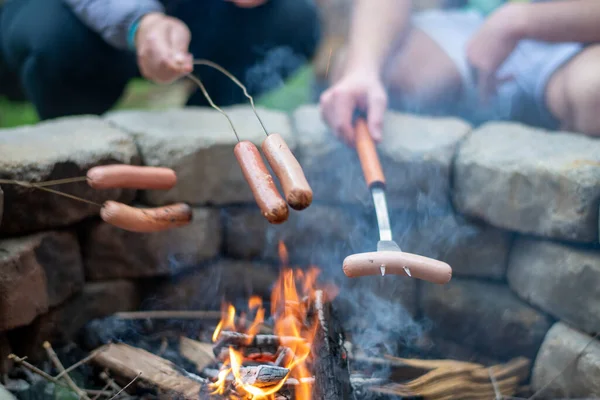 Würstchen Kochen Garten — Stockfoto