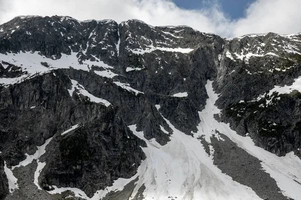 Paisaje Montañoso Áspero Con Cresta Nevada — Foto de Stock