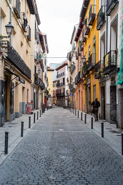マドリード中心部のラバパレス地区にある伝統的な通り ラバピーは世界で最もクールな地区の一つです — ストック写真