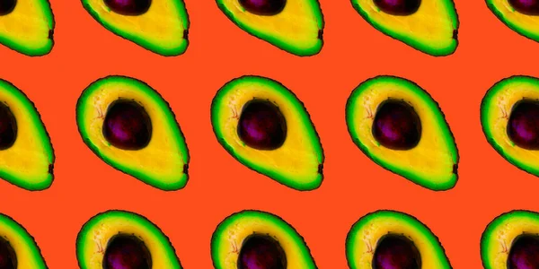 Nahtlose Komposition Aus Avocados Leuchtenden Farben Halbiert Isoliert Auf Rotem — Stockfoto