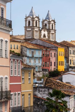 Koloni kilisesine ve tarihi merkezdeki binalara güzel bir manzara