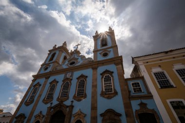 Koloni kilisesine ve tarihi merkezdeki binalara güzel bir manzara