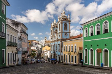 Koloni kilisesine ve tarihi merkezdeki binalara güzel bir manzara