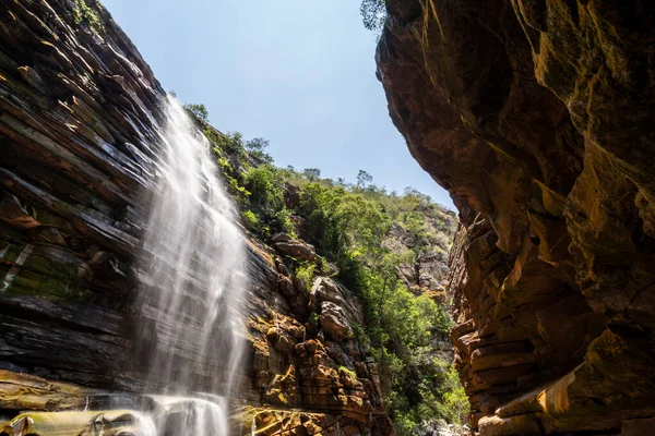 Beautiful Landscape Big Natural Waterfall Rocky Canyon — Stock Photo, Image