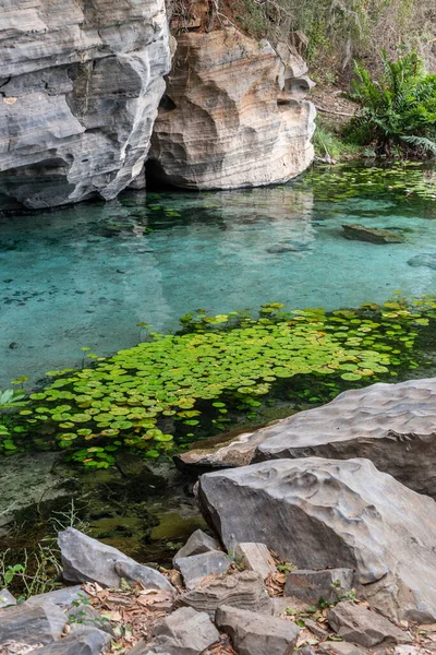 Bella Vista Sul Fiume Naturale Blu Acqua All Interno Grotta — Foto Stock