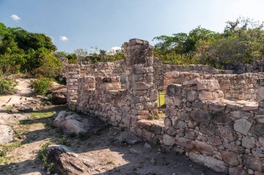 Küçük tarihi köy Chapada Diamantina, Bahia, Brezilya 'daki kayalık ev kalıntılarına bakın.