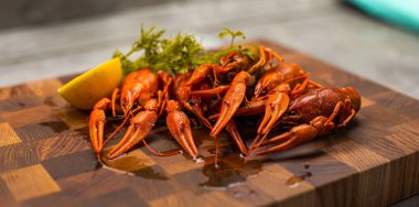 Çuval bezinde rezene olan lezzetli kaynamış kerevitler.