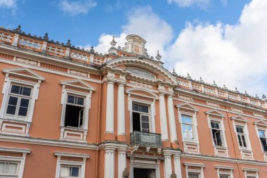 Pelourinho 'daki güzel eski tıp fakültesi binasına bakın.
