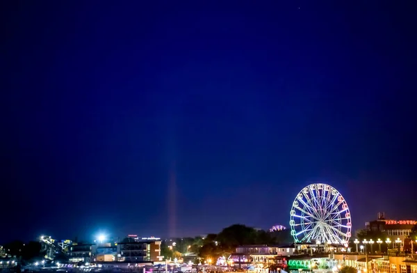 Parque Diversões Noite Nas Luzes — Fotografia de Stock