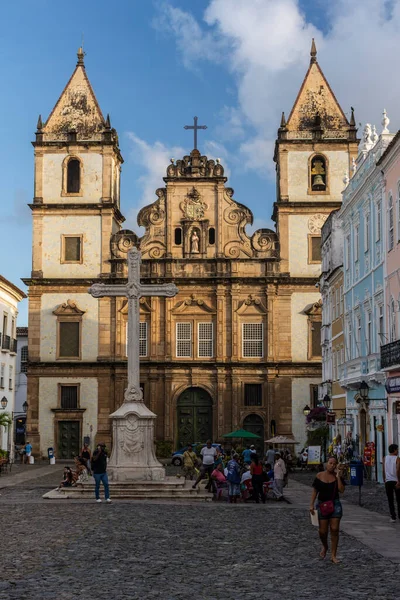 Piękny Widok Duży Krzyż Stary Kościół Kolonialny Zabytkowym Centrum Salvador — Zdjęcie stockowe