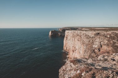 Deniz kıyısının güzel manzarası
