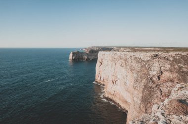 Deniz kıyısının güzel manzarası