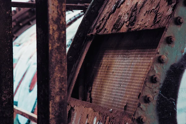Old Rusty Metal Bee Roof House — Stockfoto