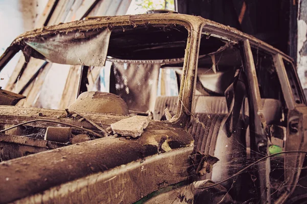 Старый Ржавый Металлический Автомобиль Большим Количеством Разбитого Стекла — стоковое фото