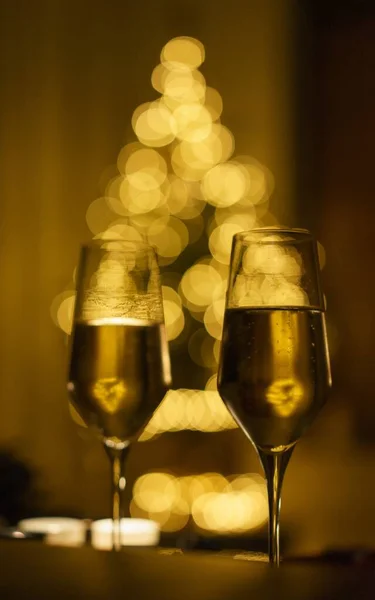 Şampanya Bardakları Şarap Bardakları Masada — Stok fotoğraf